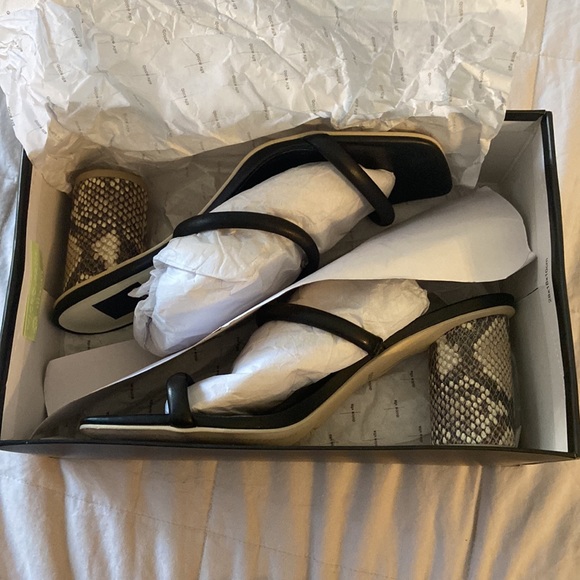 *Sold* Dolce vita Noles black and snake skin heels size 8.5 with box - Picture 6 of 16